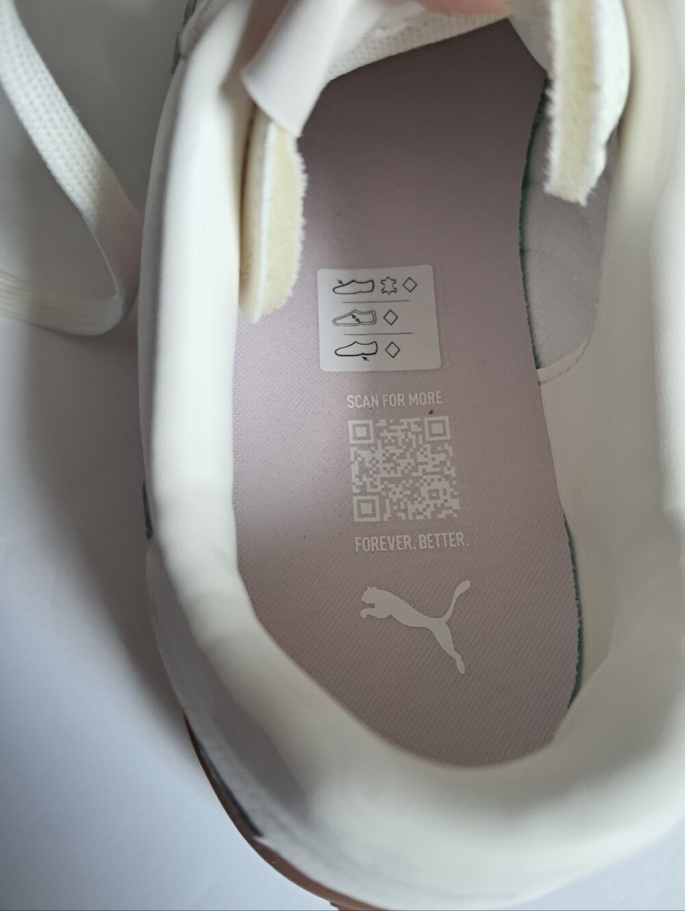 New Puma CLUB V5V Off-White Low-Top Sneakers with Pink Formstripe - Picture 8 of 9